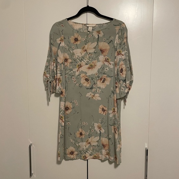 COPY - H&M Floral Dress - Picture 1 of 2
